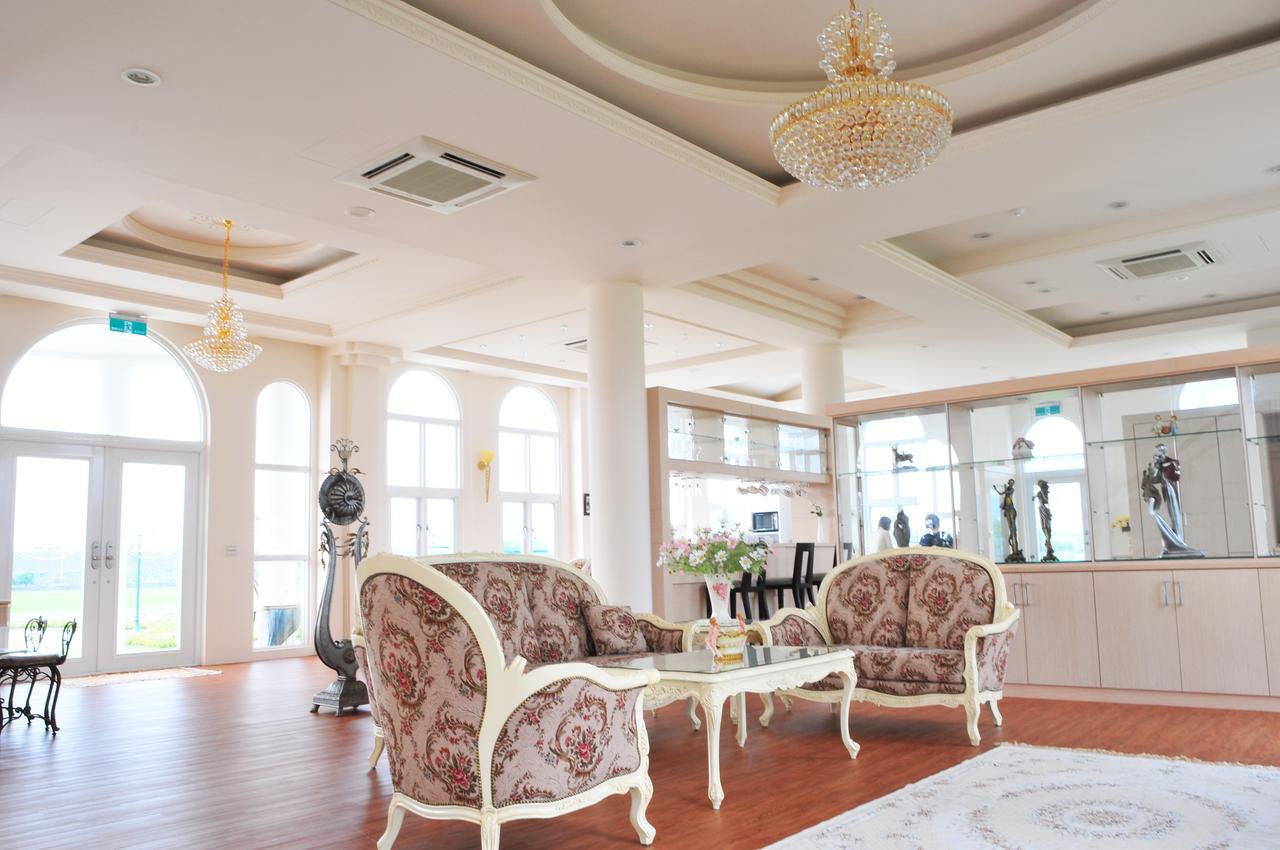 Sigma Castle Apartment Yilan Exterior photo